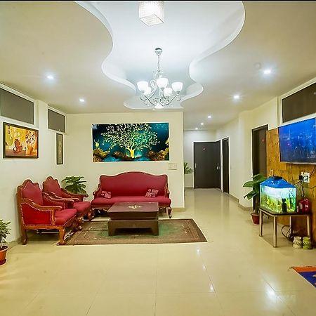 Happy Inn - Near Saket Metro New Delhi Buitenkant foto