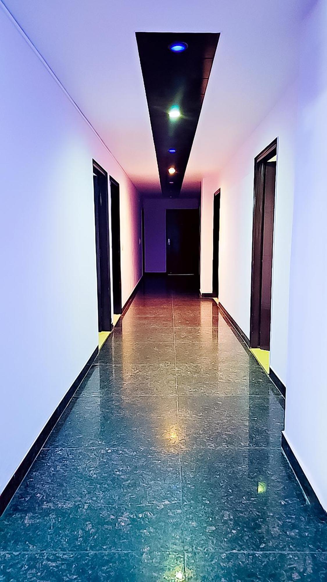 Happy Inn - Near Saket Metro New Delhi Buitenkant foto