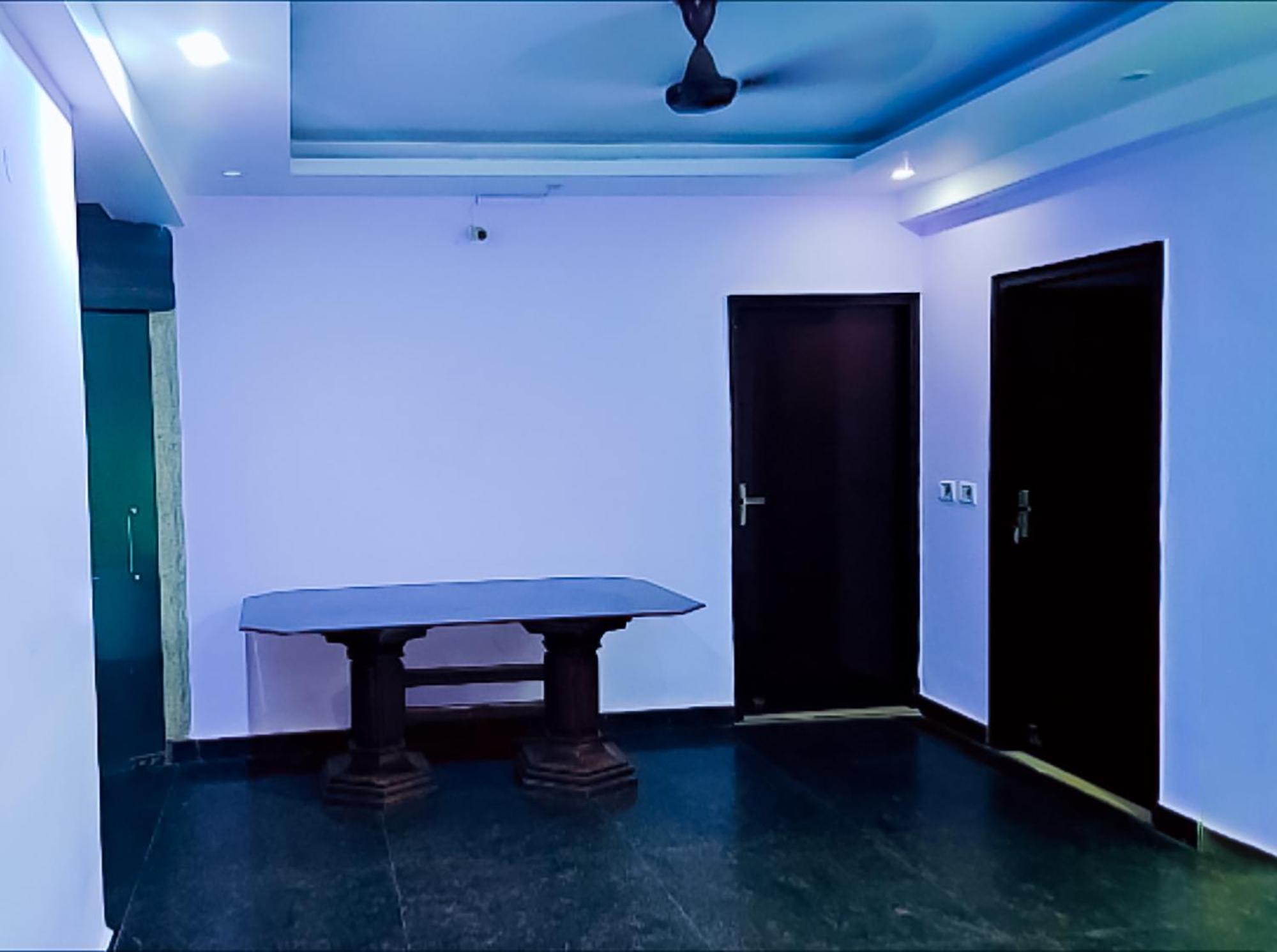 Happy Inn - Near Saket Metro New Delhi Buitenkant foto