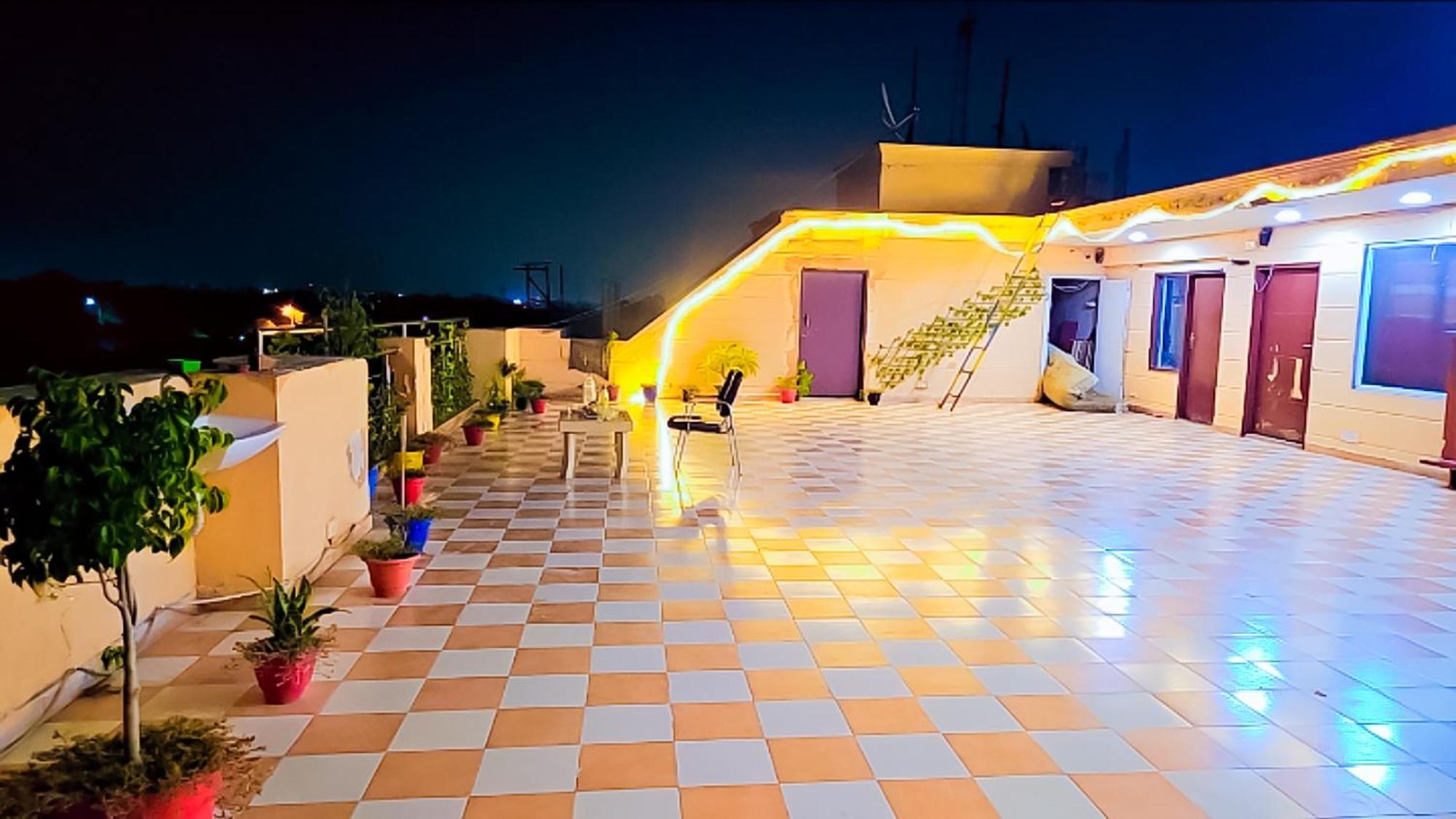 Happy Inn - Near Saket Metro New Delhi Buitenkant foto