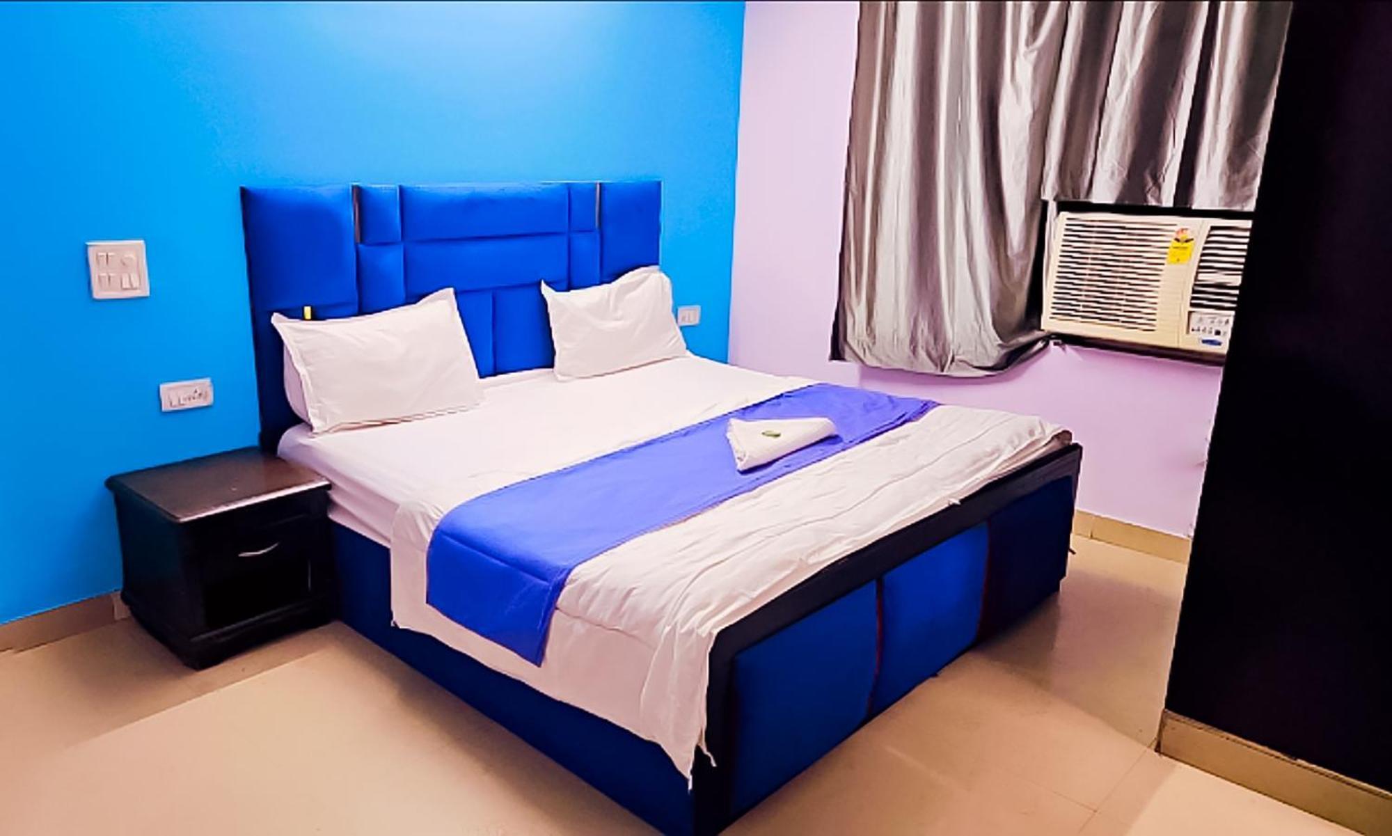 Happy Inn - Near Saket Metro New Delhi Buitenkant foto