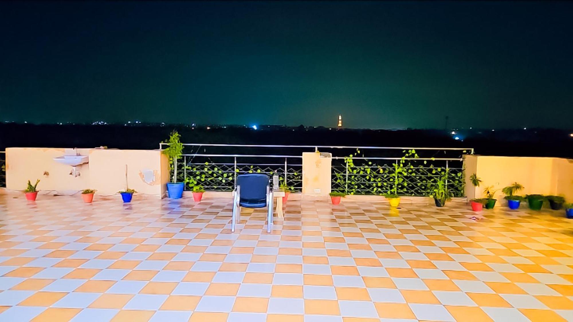 Happy Inn - Near Saket Metro New Delhi Buitenkant foto